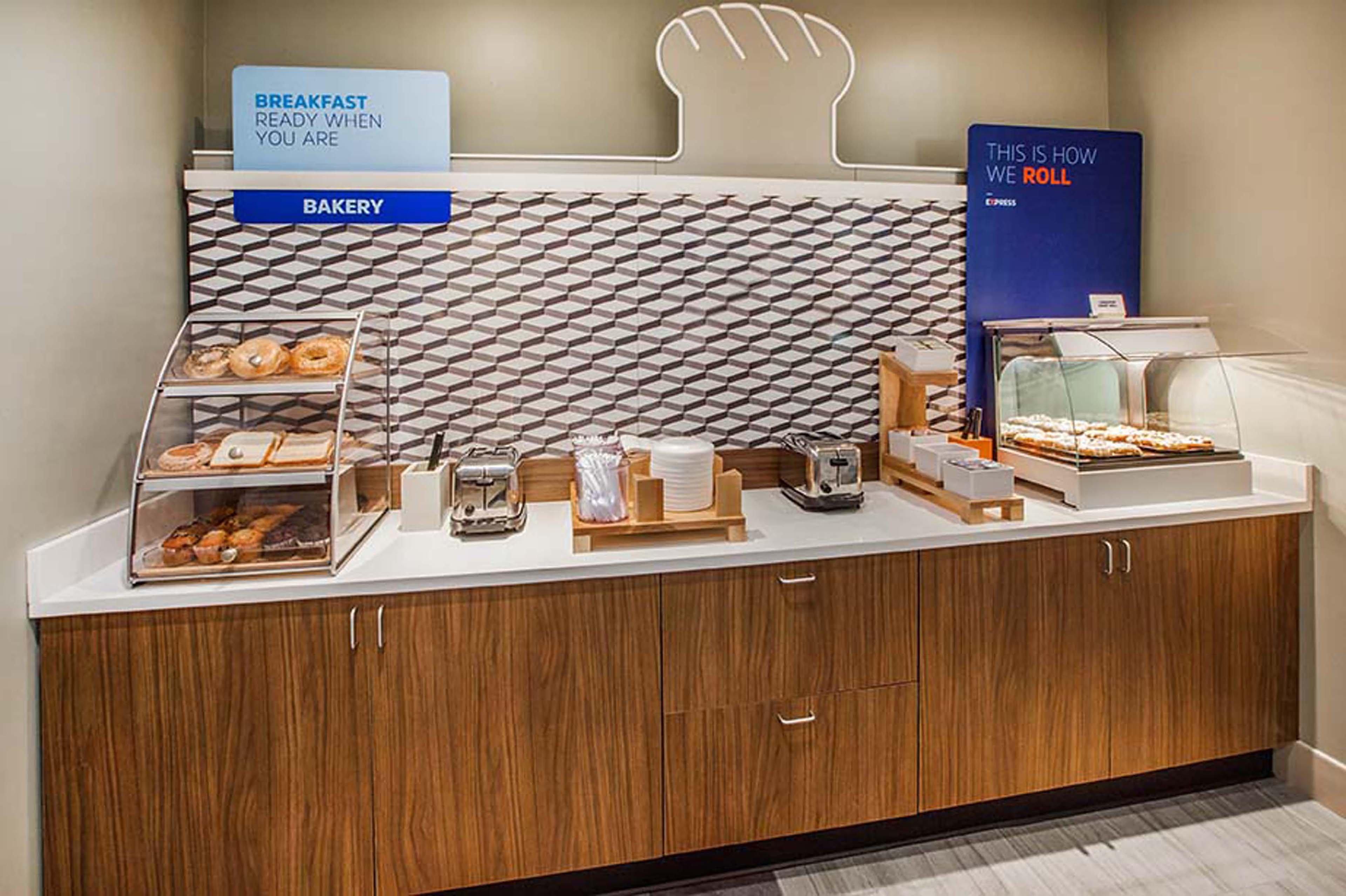 Holiday Inn Express Adrian By Ihg Exterior foto